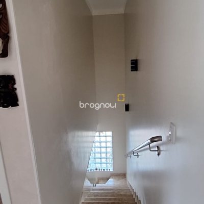 Casa com 114m², 3 quartos (sendo 1 suíte), 2 garagens, no bairro Canasvieiras em Florianópolis