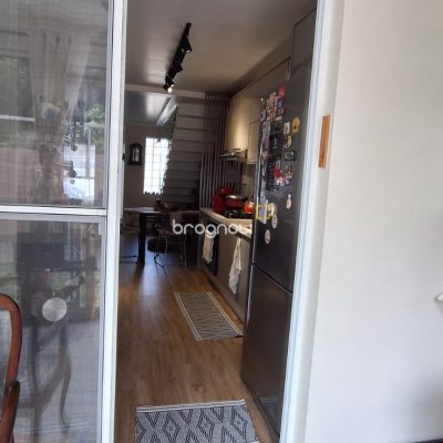 Casa com 114m², 3 quartos (sendo 1 suíte), 2 garagens, no bairro Canasvieiras em Florianópolis