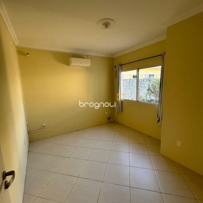 Casa com 120m², 3 quartos (sendo 1 suíte), no bairro Campeche em Florianópolis