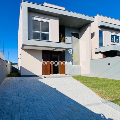 Casa com 136m², 3 quartos (sendo 1 suíte), 2 garagens, no bairro Campeche em Florianópolis