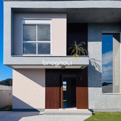 Casa com 136m², 3 quartos (sendo 1 suíte), 2 garagens, no bairro Campeche em Florianópolis