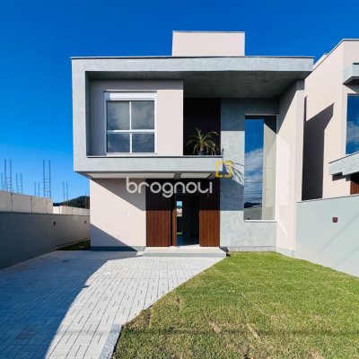 Casa com 136m², 3 quartos (sendo 1 suíte), 2 garagens, no bairro Campeche em Florianópolis