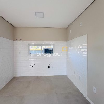 Casa com 136m², 3 quartos (sendo 1 suíte), 2 garagens, no bairro Campeche em Florianópolis
