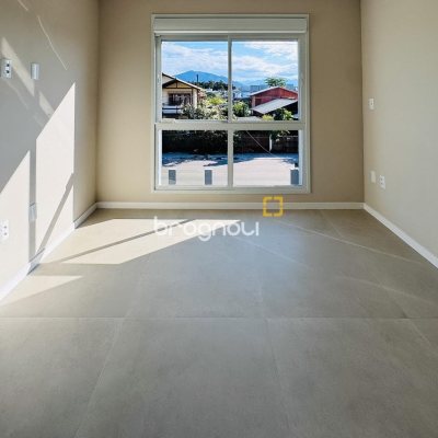 Casa com 136m², 3 quartos (sendo 1 suíte), 2 garagens, no bairro Campeche em Florianópolis