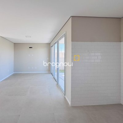 Casa com 136m², 3 quartos (sendo 1 suíte), 2 garagens, no bairro Campeche em Florianópolis