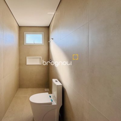 Casa com 136m², 3 quartos (sendo 1 suíte), 2 garagens, no bairro Campeche em Florianópolis