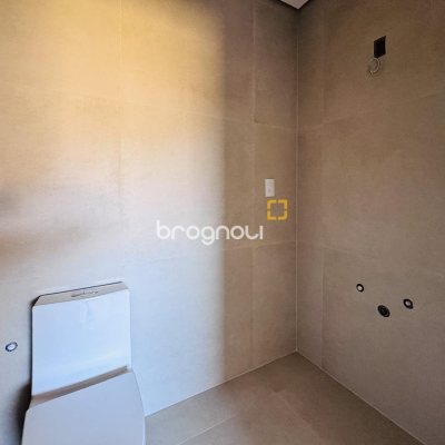 Casa com 136m², 3 quartos (sendo 1 suíte), 2 garagens, no bairro Campeche em Florianópolis