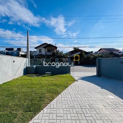 Casa com 136m², 3 quartos (sendo 1 suíte), 2 garagens, no bairro Campeche em Florianópolis