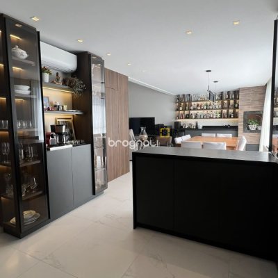Casa de Condomínio com 257m², 4 quartos (sendo 3 suítes), 2 garagens, no bairro Rio Vermelho em Florianópolis