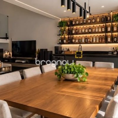 Casa de Condomínio com 257m², 4 quartos (sendo 3 suítes), 2 garagens, no bairro Rio Vermelho em Florianópolis