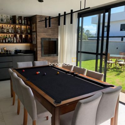 Casa de Condomínio com 257m², 4 quartos (sendo 3 suítes), 2 garagens, no bairro Rio Vermelho em Florianópolis