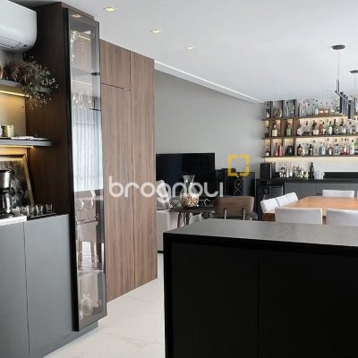 Casa de Condomínio com 257m², 4 quartos (sendo 3 suítes), 2 garagens, no bairro Rio Vermelho em Florianópolis