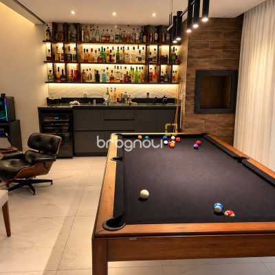 Casa de Condomínio com 257m², 4 quartos (sendo 3 suítes), 2 garagens, no bairro Rio Vermelho em Florianópolis