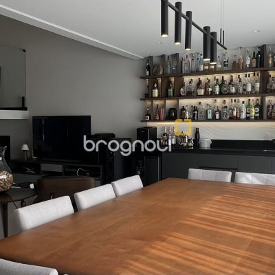 Casa de Condomínio com 257m², 4 quartos (sendo 3 suítes), 2 garagens, no bairro Rio Vermelho em Florianópolis