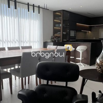 Casa de Condomínio com 257m², 4 quartos (sendo 3 suítes), 2 garagens, no bairro Rio Vermelho em Florianópolis