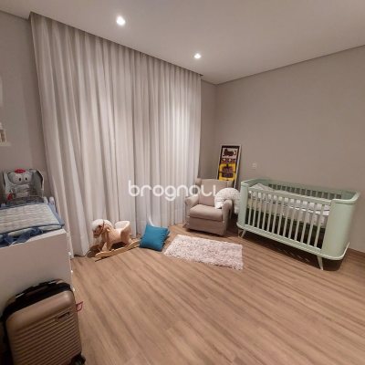 Casa de Condomínio com 257m², 4 quartos (sendo 3 suítes), 2 garagens, no bairro Rio Vermelho em Florianópolis