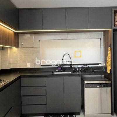 Casa de Condomínio com 257m², 4 quartos (sendo 3 suítes), 2 garagens, no bairro Rio Vermelho em Florianópolis