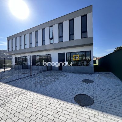 Casa com 183m², 3 quartos (sendo 3 suítes), 2 garagens, no bairro Ingleses em Florianópolis