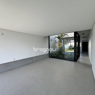 Casa com 183m², 3 quartos (sendo 3 suítes), 2 garagens, no bairro Ingleses em Florianópolis