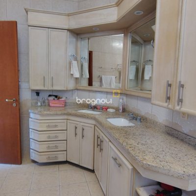 Casa com 300m², 4 quartos (sendo 4 suítes), 2 garagens, no bairro Jurerê Internacional em Florianópolis