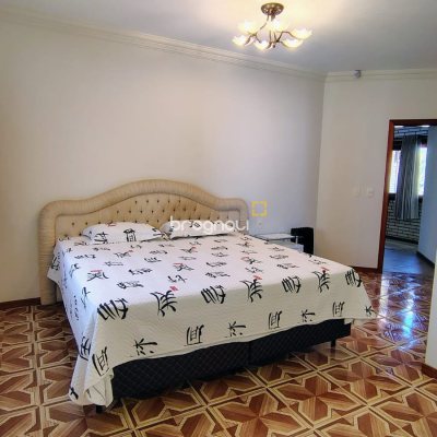 Casa com 300m², 4 quartos (sendo 4 suítes), 2 garagens, no bairro Jurerê Internacional em Florianópolis