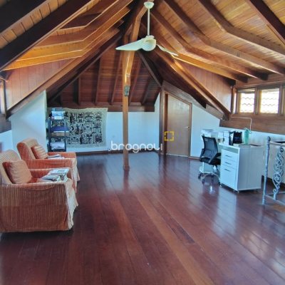 Casa com 300m², 4 quartos (sendo 4 suítes), 2 garagens, no bairro Jurerê Internacional em Florianópolis