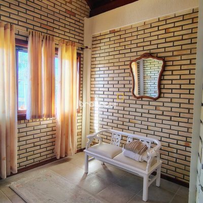 Casa com 300m², 4 quartos (sendo 4 suítes), 2 garagens, no bairro Jurerê Internacional em Florianópolis