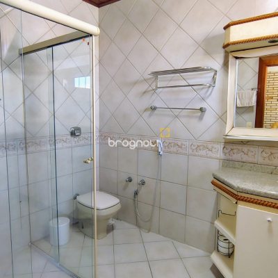 Casa com 300m², 4 quartos (sendo 4 suítes), 2 garagens, no bairro Jurerê Internacional em Florianópolis