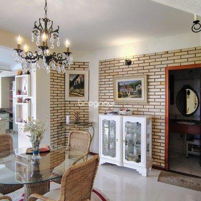 Casa com 300m², 4 quartos (sendo 4 suítes), 2 garagens, no bairro Jurerê Internacional em Florianópolis