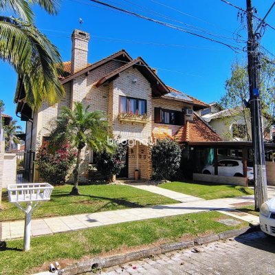 Casa com 300m², 4 quartos (sendo 4 suítes), 2 garagens, no bairro Jurerê Internacional em Florianópolis