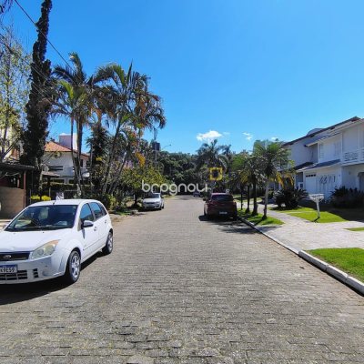 Casa com 300m², 4 quartos (sendo 4 suítes), 2 garagens, no bairro Jurerê Internacional em Florianópolis