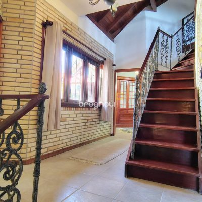 Casa com 300m², 4 quartos (sendo 4 suítes), 2 garagens, no bairro Jurerê Internacional em Florianópolis
