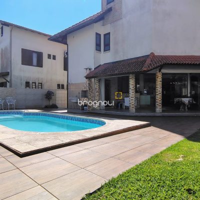 Casa com 300m², 4 quartos (sendo 4 suítes), 2 garagens, no bairro Jurerê Internacional em Florianópolis