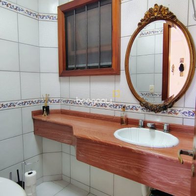 Casa com 300m², 4 quartos (sendo 4 suítes), 2 garagens, no bairro Jurerê Internacional em Florianópolis