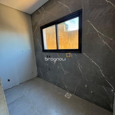 Casa de Condomínio com 325m², 3 quartos (sendo 2 suítes), 2 garagens, no bairro Ingleses em Florianópolis
