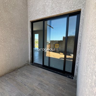 Casa de Condomínio com 325m², 3 quartos (sendo 2 suítes), 2 garagens, no bairro Ingleses em Florianópolis