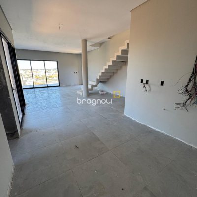 Casa de Condomínio com 325m², 3 quartos (sendo 2 suítes), 2 garagens, no bairro Ingleses em Florianópolis