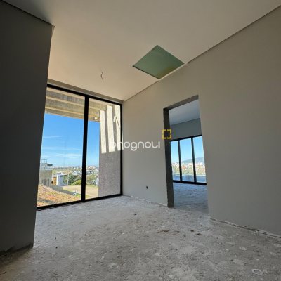 Casa de Condomínio com 325m², 3 quartos (sendo 2 suítes), 2 garagens, no bairro Ingleses em Florianópolis