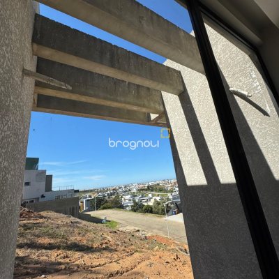 Casa de Condomínio com 325m², 3 quartos (sendo 2 suítes), 2 garagens, no bairro Ingleses em Florianópolis