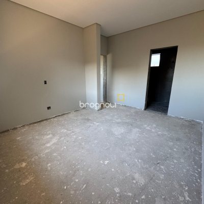 Casa de Condomínio com 325m², 3 quartos (sendo 2 suítes), 2 garagens, no bairro Ingleses em Florianópolis