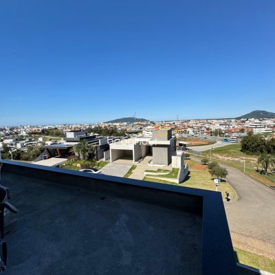 Casa de Condomínio com 325m², 3 quartos (sendo 2 suítes), 2 garagens, no bairro Ingleses em Florianópolis