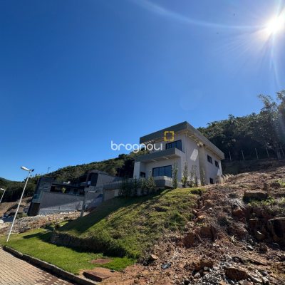 Casa de Condomínio com 325m², 3 quartos (sendo 2 suítes), 2 garagens, no bairro Ingleses em Florianópolis