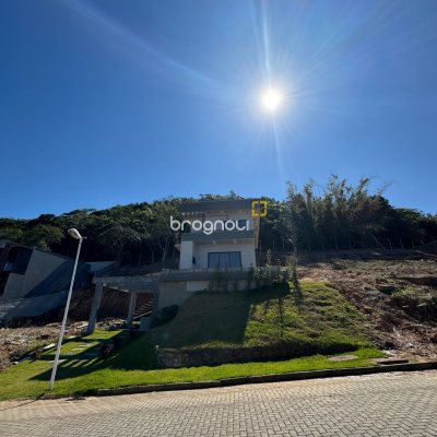 Casa de Condomínio com 325m², 3 quartos (sendo 2 suítes), 2 garagens, no bairro Ingleses em Florianópolis