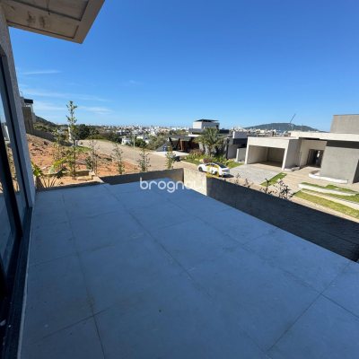 Casa de Condomínio com 325m², 3 quartos (sendo 2 suítes), 2 garagens, no bairro Ingleses em Florianópolis