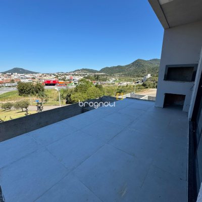 Casa de Condomínio com 325m², 3 quartos (sendo 2 suítes), 2 garagens, no bairro Ingleses em Florianópolis