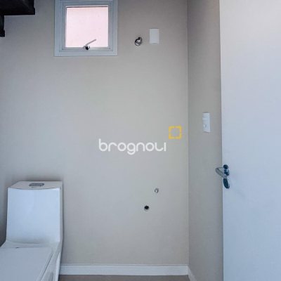 Casa com 120m², 2 quartos (sendo 2 suítes), 2 garagens, no bairro Campeche em Florianópolis