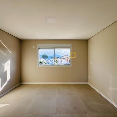Casa com 120m², 2 quartos (sendo 2 suítes), 2 garagens, no bairro Campeche em Florianópolis