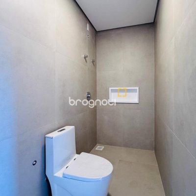 Casa com 120m², 2 quartos (sendo 2 suítes), 2 garagens, no bairro Campeche em Florianópolis