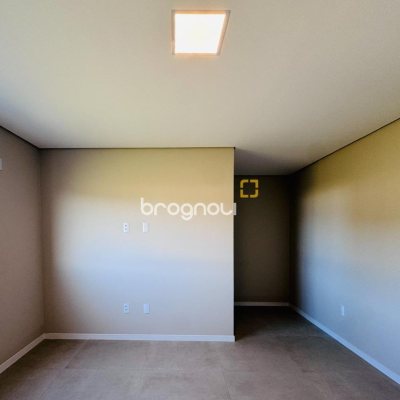 Casa com 120m², 2 quartos (sendo 2 suítes), 2 garagens, no bairro Campeche em Florianópolis