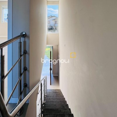 Casa com 120m², 2 quartos (sendo 2 suítes), 2 garagens, no bairro Campeche em Florianópolis